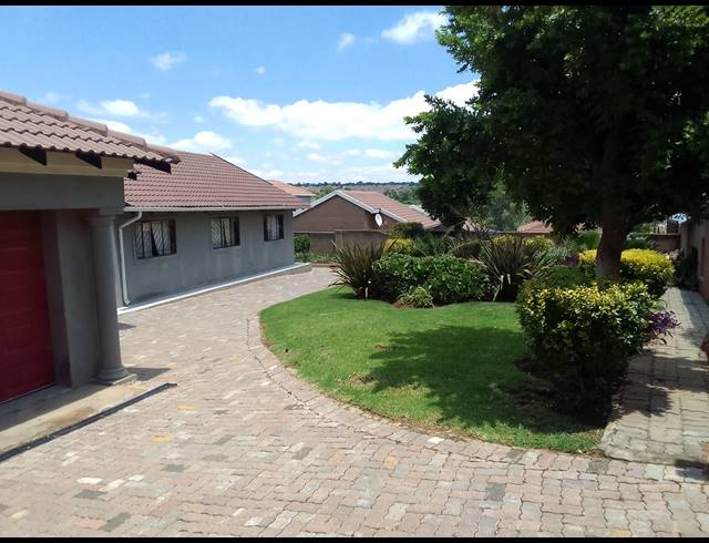 3 BEDROOM FREEHOLD TO LET IN COSMO CITY